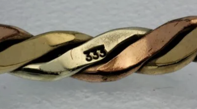 333 stempel på trefavet guld